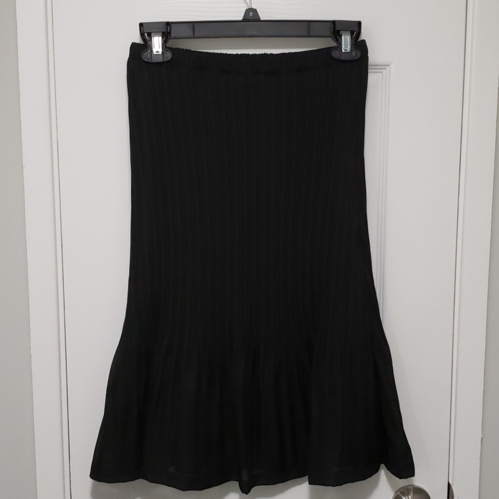 Pleated skirt with tulip hem